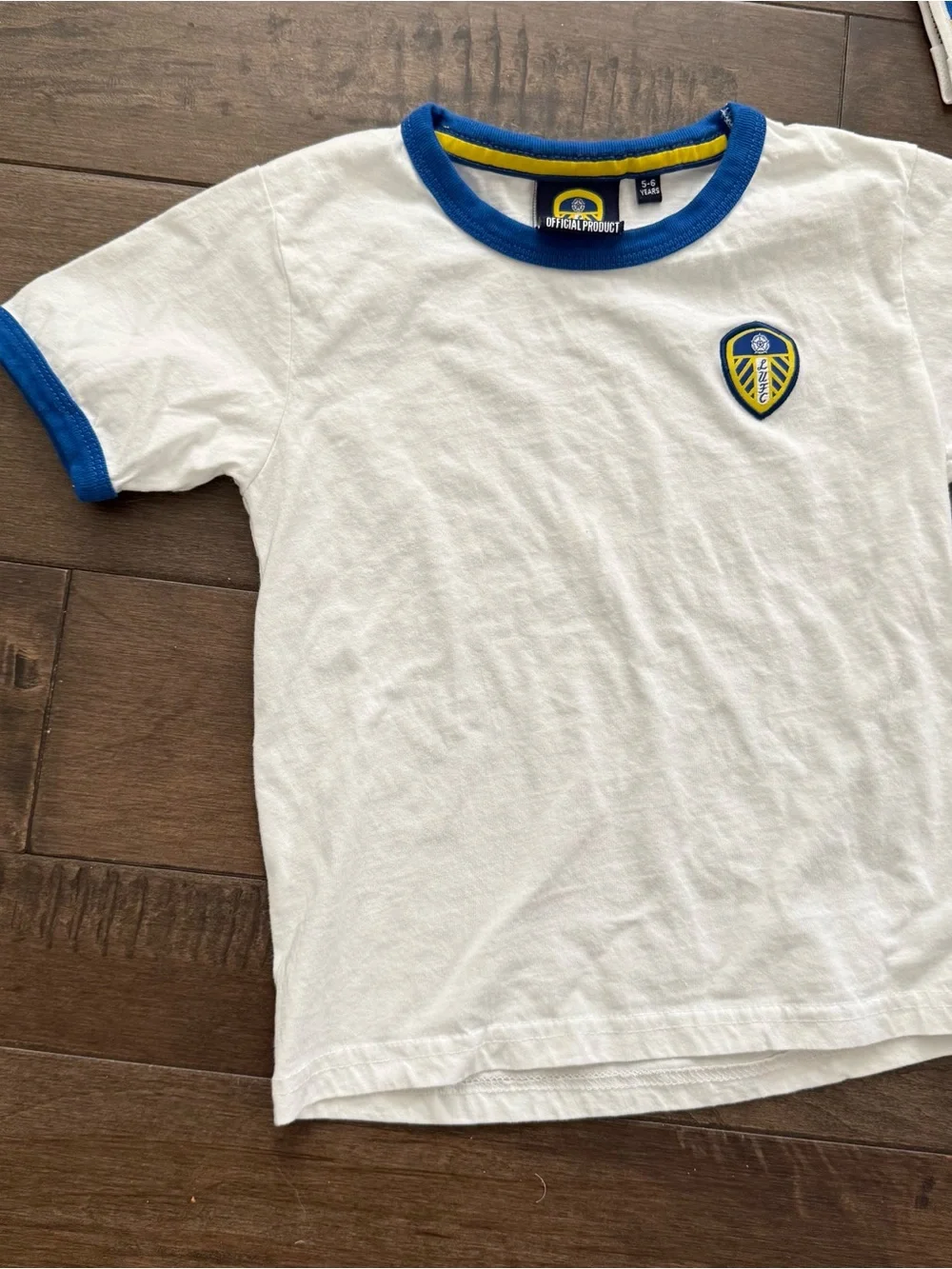 Leeds United Clothing Kit Outfit Jersey Bundle Tee SizeYouth Boys Girls
